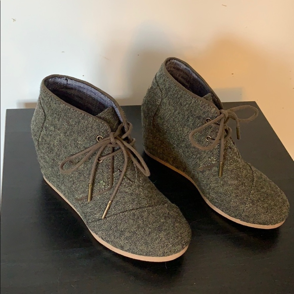 Tom’s Desert Wedge Bootie